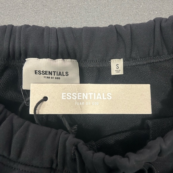 Fear of God Essentials Sweatshort 'Strech Limo' - Picture 3 of 5